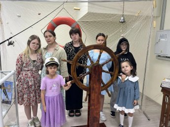 Экскурсия в Государственный архив Ульяновской области, посвящённая теме «Реки и мосты».