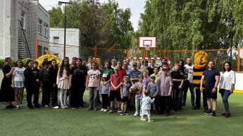 В этот особенный день воспитанники вместе с родными погрузились в атмосферу радости и веселья. Программа праздника была насыщенной и разнообразной: семьи с азартом участвовали в конкурсах, творческих заданиях.