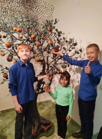 Воспитанники узнали, что симбирцит — редкий поделочный камень, который встречается только в Ульяновской области.