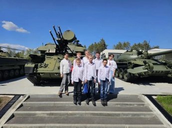 В преддверии Дня Великой Победы, 5 мая, воспитанники с экскурсией посетили Суворовское военное училище — место, где воспитываются будущие защитники Отечества.