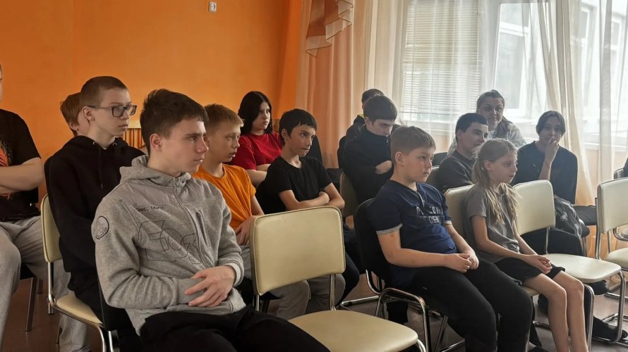 Врач-нарколог ГУЗ «Ульяновская областная клиническая больница» Дементьева Е.Н. провела для воспитанников познавательный час «Мой выбор — жизнь без вредных привычек».