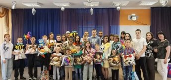 В Международный день защиты детей устроили для воспитанников настоящий праздник, который запомнят надолго. Это был день ярких впечатлений, новых знакомств и, конечно же, подарков!