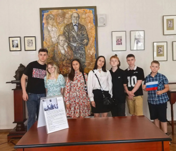 Воспитанники совместно с администрацией Засвияжского района организовали познавательную поездку в ДоброЦентр «Дом Гончарова». 